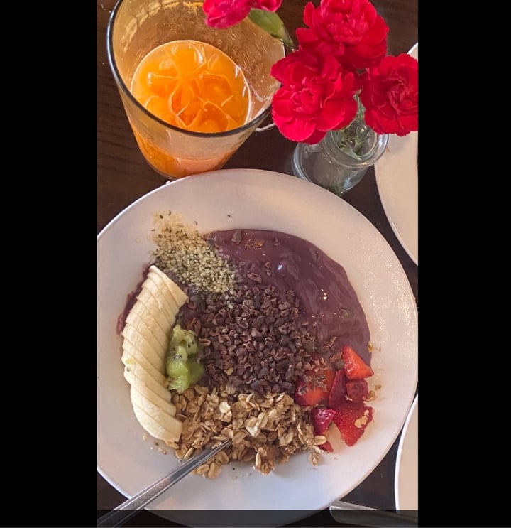 review photo of Wild Rabbit Bistro Chocoholic Acai Bowl with Inflammatory Juice shared by @soulfulsab on 26 May 2020 - review