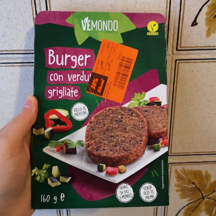 photo of Vemondo  burger con verdure grigliate shared by @aleveganfoodlover on  14 Dec 2022 - review