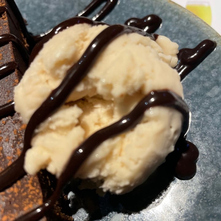 photo of Wagamama Leicester Chocolate Orange Cake shared by @veganarian-yogi on  01 Sep 2021 - review