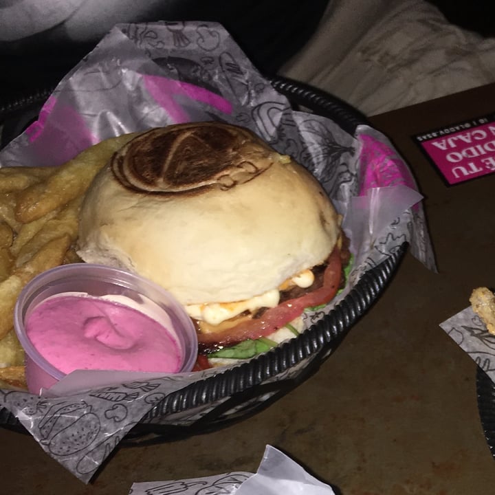 review photo of Lado V Hamburguesa Modo diablo shared by @aalmaborghi on 10 Feb 2022 - review