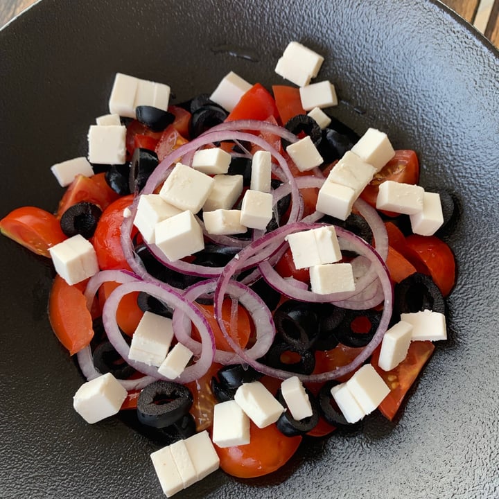 photo of Cafinho Piran Greek salad shared by @slovenianveganfinds on  11 Jun 2021 - review