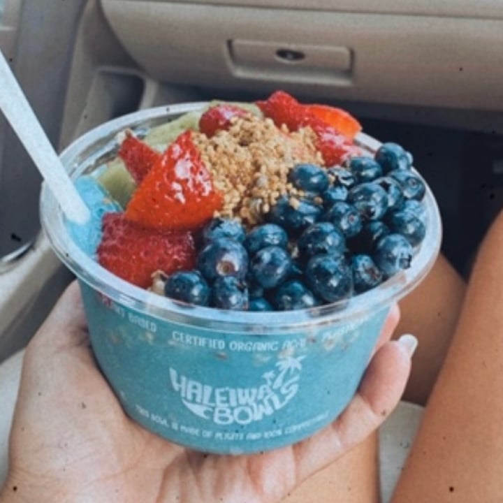 review photo of Haleʻiwa Bowls Blue Acai Bowl shared by @maruskamar on 10 Aug 2021 - review