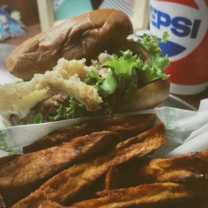 review photo of Herbívoro Hamburguesas Hamburguesa Crujiente shared by @mennnacat on 07 Apr 2022 - review