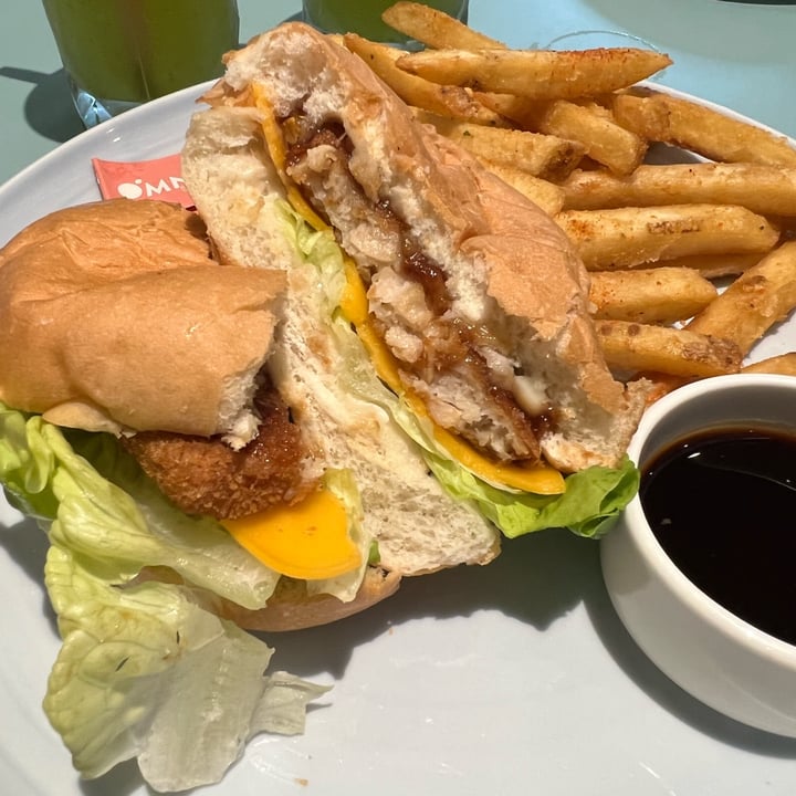 photo of Green Common Singapore Omni Fish Burger shared by @qmh on  22 Oct 2022 - review