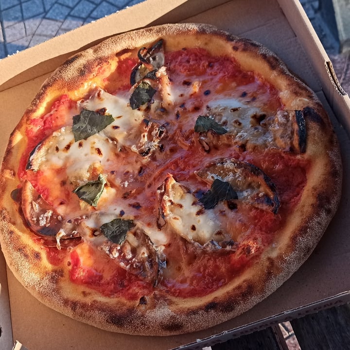 photo of You Pizza forno a legna Pizza "Parmigiana" Vegana shared by @nikolaus on  22 Jul 2021 - review