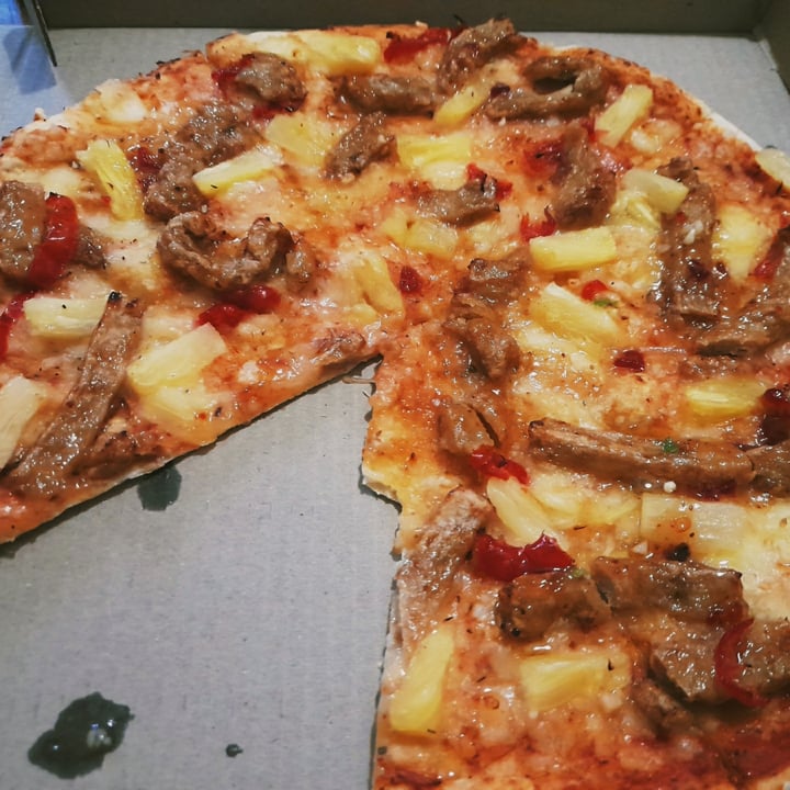 review photo of Panarottis Galleria Sweet Chilli Chicken, Peppadew And Pineapple Pizza shared by @chloelloyd on 23 Dec 2020 - review