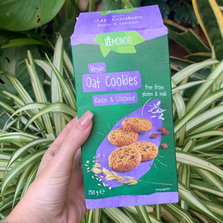 photo of Vemondo Vegan Oat Cookies Raisin & Coconut shared by @dannimuscat on  09 Feb 2022 - review