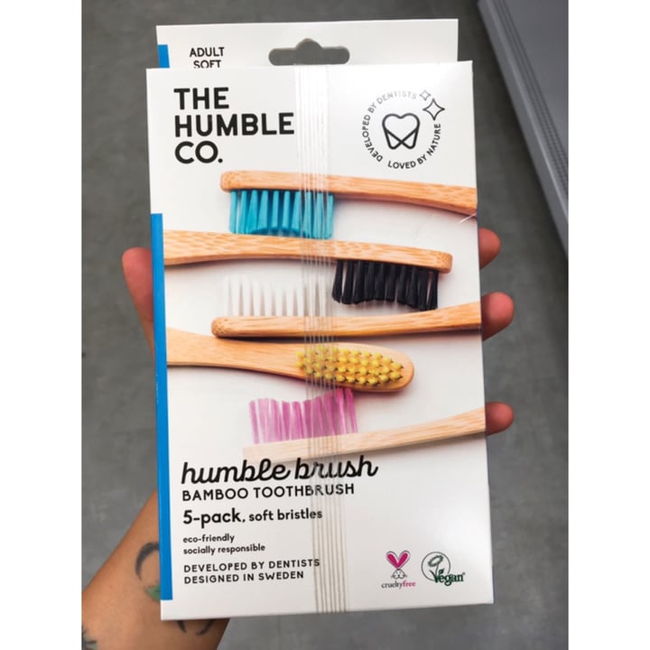 photo of The Humble Co. Bamboo toothbrush 5-pack shared by @alinemelanie on  08 Nov 2021 - review