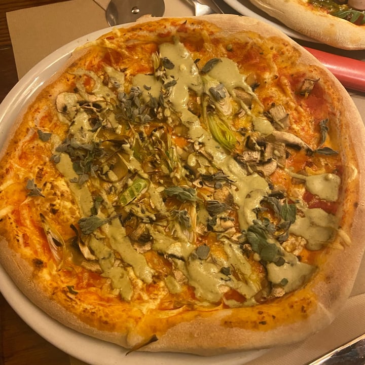 photo of Pizzi & Dixie Pizza Con Salsa De Pistacho shared by @blancavinas on  07 Nov 2021 - review