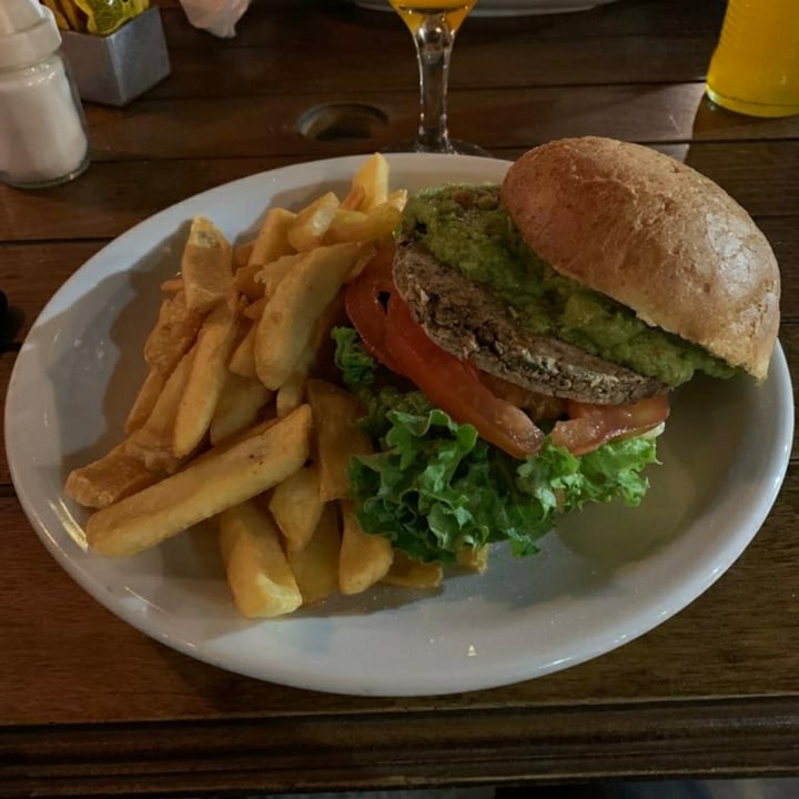 photo of Cervecería Bachmann Hamburguesa vegana shared by @emanuelo on  23 Jul 2021 - review