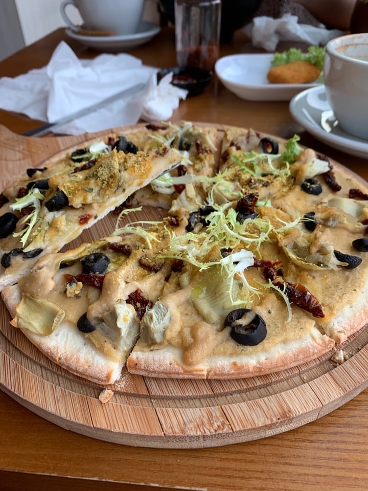 review photo of nomVnom Bistro Mexican Hummus Pizza shared by @drew7uk on 21 Oct 2019 - review