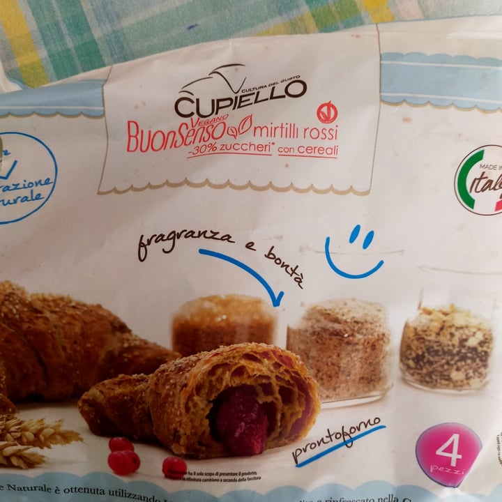 photo of Cupiello Cornetto vegan ai mirtilli rossi shared by @coti3668 on  09 May 2022 - review