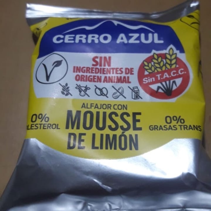 photo of Cerro Azul Alfajor con Mousse de Limón shared by @micaeladonofrio7 on  14 May 2020 - review