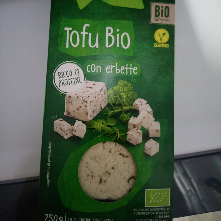 photo of Vemondo  Tofu Bio con Erbette shared by @matteoveg on  15 Aug 2022 - review