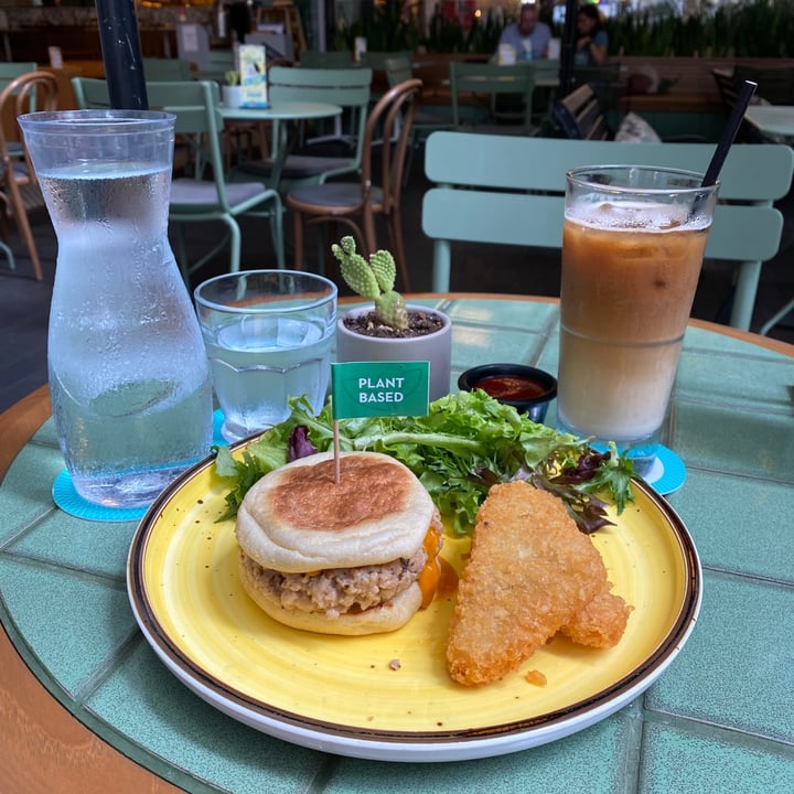 photo of Privé Somerset Prive Sausage Muffin shared by @helloitsjolyn on  21 Sep 2021 - review