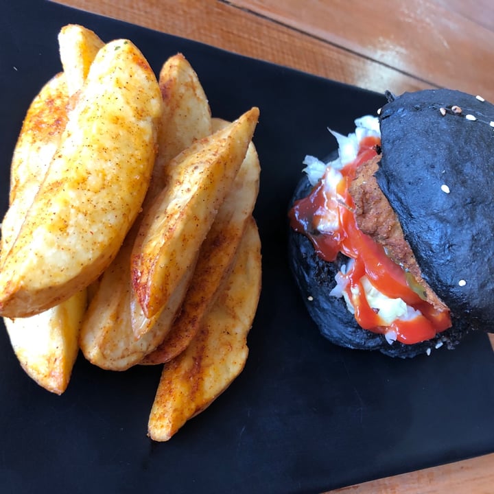 review photo of Vegattos Cajita Miedo Hamburguesa shared by @adasan on 06 Nov 2020 - review