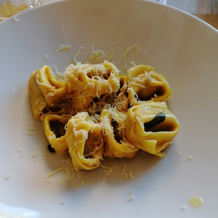 photo of Cinque Sapori Cucina e Bottega Tortelloni Di Zucca Burro Veg E Salvia shared by @ludovicac on  23 Nov 2022 - review