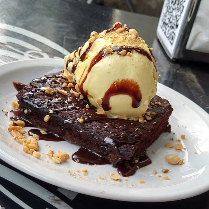 photo of Loving Hut Brownie Con Helado shared by @agusvegana1990 on  29 Apr 2021 - review