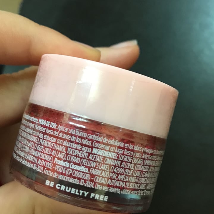 photo of Todomoda Beauty Exfoliante de labios shared by @amaris on  06 May 2022 - review
