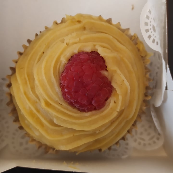 photo of Odete Bakery - padaria artesanal & pastelaria vegan Muffins de frutos vermelhos shared by @rominaguch on  15 Sep 2022 - review