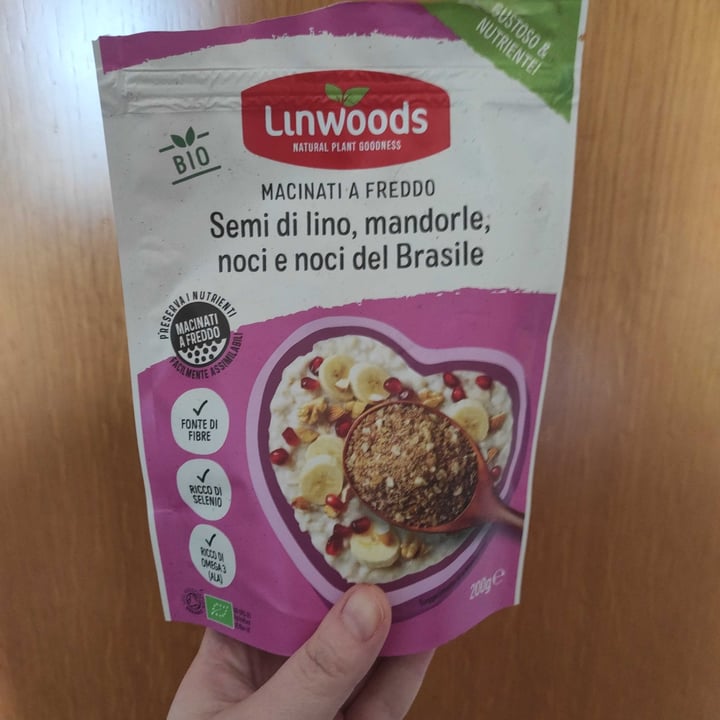 photo of Linwoods Macinati a freddo, semi di lino, mandorle, noci e noci del Brasile shared by @sputnik on  12 Mar 2022 - review