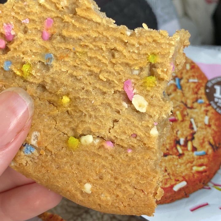 review photo of Lenny & Larry’s The Complete Cookie Birthday Cake shared by @thebooberrypie on 29 Dec 2021 - review