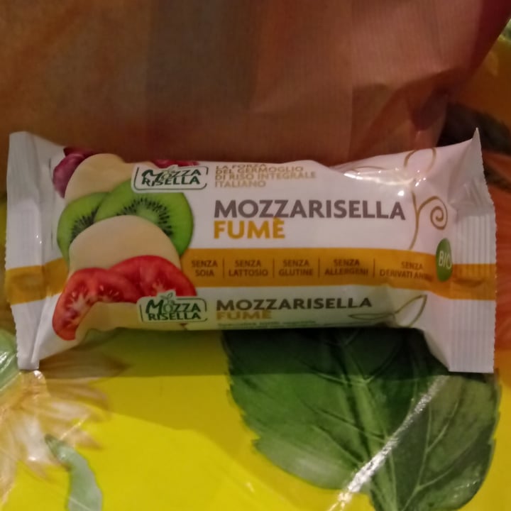 photo of Mozzarisella Mozzarisella Smoked shared by @streghettavegana on  06 Jun 2021 - review