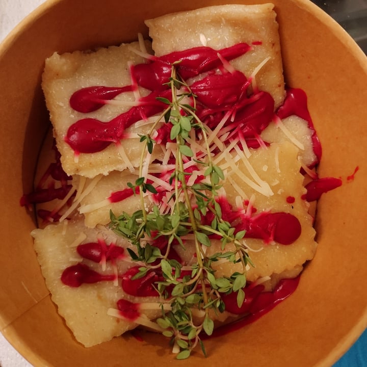 review photo of La Casa Viva Russafa YUVIOLIS RELLENOS DE SOBRASADA VEGANA, QUESO Y JAMON VEGANO, ESPARRAGOS Y CEBOLLA, PESTO VEGANO, Y TOFU shared by @boymcfancy on 19 Jan 2022 - review