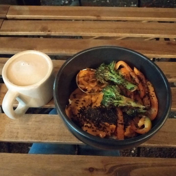 photo of Café Vegetal Bowl spicy peanut tofu shared by @maravwn on  07 Aug 2022 - review