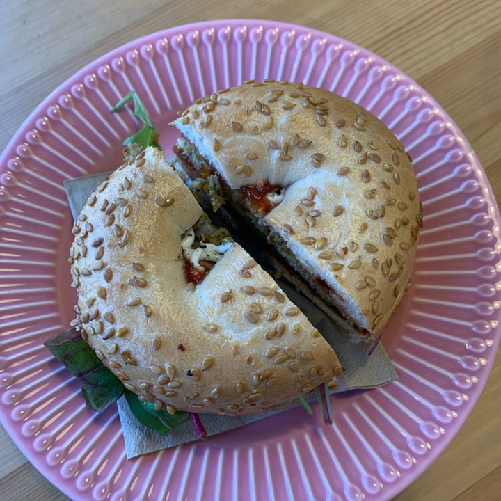 photo of The Book Nook Med veg bagel shared by @fvlickerofhope on  22 Apr 2022 - review