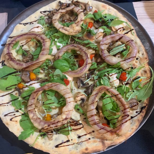 Photo of the dish “Pizza Con Cipolle Fritte”