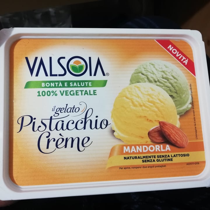 photo of Valsoia il Gelato al pistachio e crema Mandorla  shared by @jritchie on  10 Apr 2021 - review