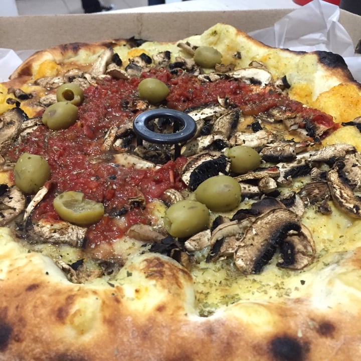 photo of Pasillo 74 PIZZERÍA Pizza de Champiñones shared by @aixacabral on  19 Nov 2020 - review