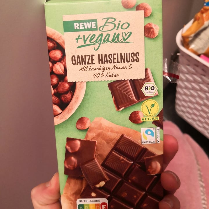 photo of Rewe Bio Schokolade Ganze Haselnuss shared by @blondi93 on  07 Apr 2022 - review