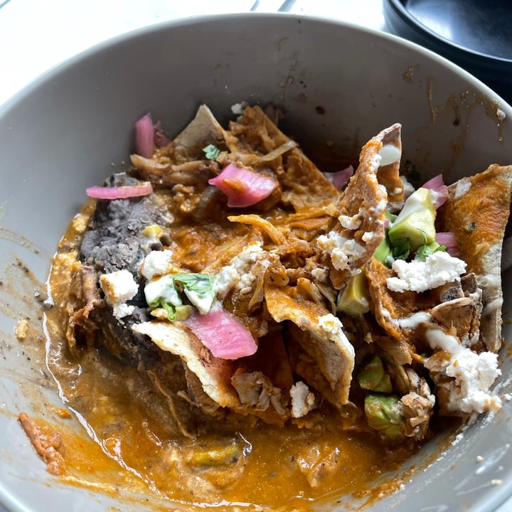 photo of Mora Mora Artz chilaquiles shared by @veganads on  09 Jul 2022 - review