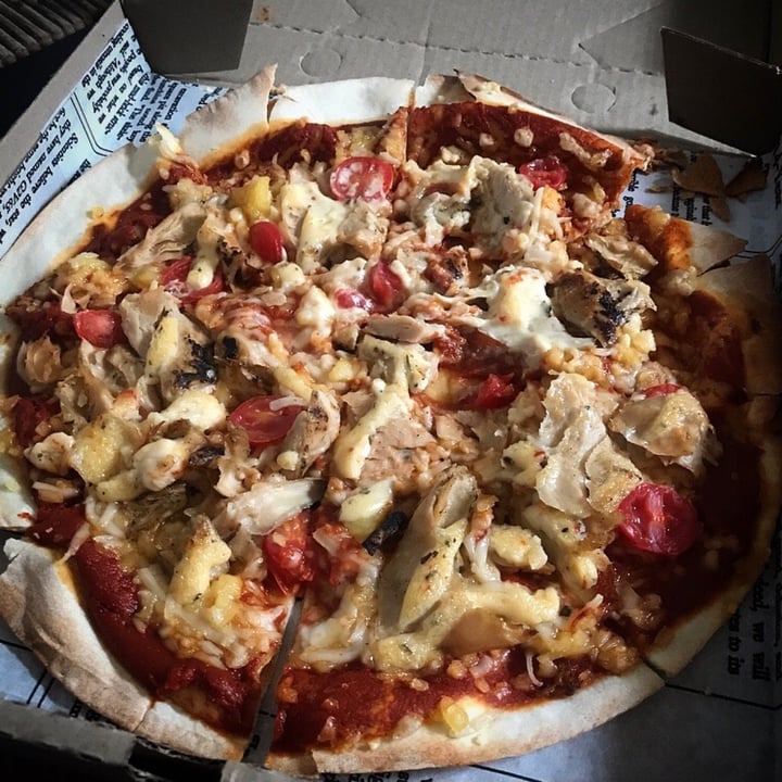 photo of Vegan Streetfood Deli - Obs Chickless Mayo Pizza shared by @capetownvegan on  23 Jun 2021 - review
