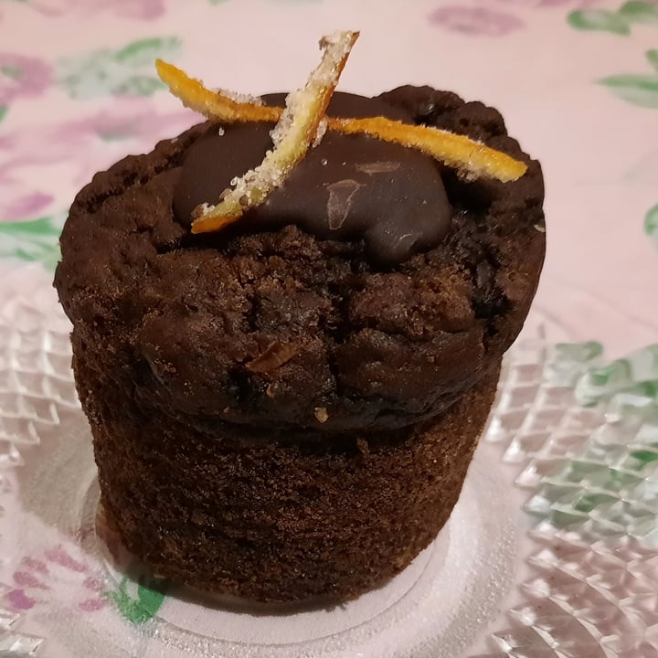 photo of Craft Vegan Bakery Muffin De Chocolate Con Naranja shared by @lurethemwithfood on  16 Jul 2022 - review