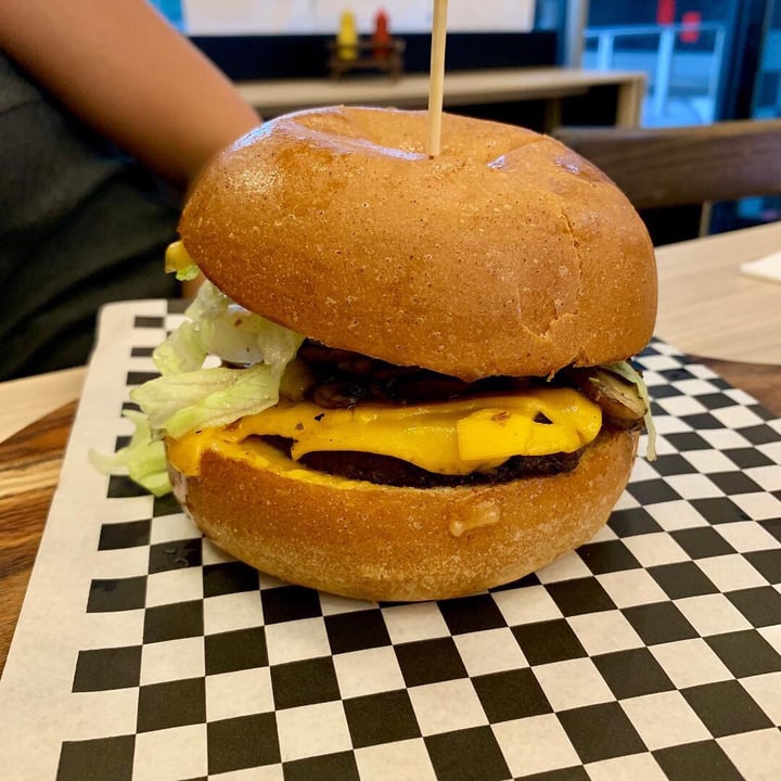 review photo of Burgers N Shakes Cheesy Mushroom Vegan Burger shared by @samadhi on 18 Aug 2019 - review
