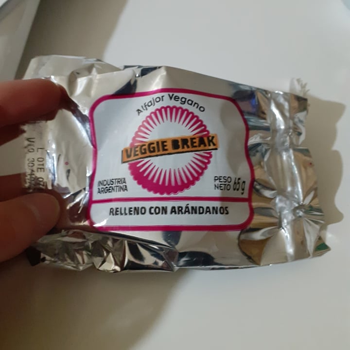 photo of Veggie Break Alfajor Vegano Relleno con Arándanos shared by @nehuenrodgz on  26 Oct 2021 - review