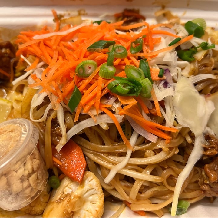 photo of Hearts Choices Cafe Market Veg Beef Pad Thai shared by @veganmika on  29 Mar 2022 - review