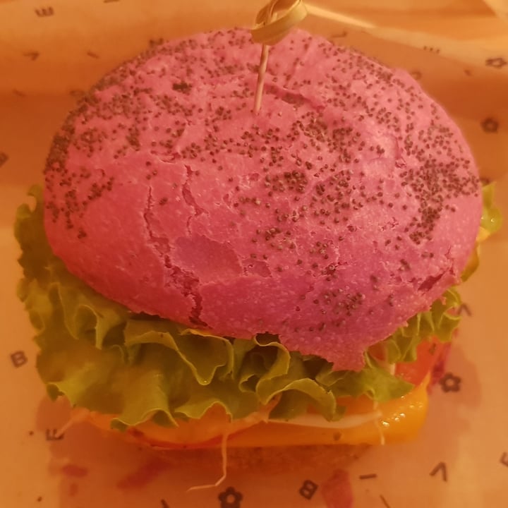photo of Flower Burger Cherry bomb shared by @tioalbe on  16 Sep 2021 - review
