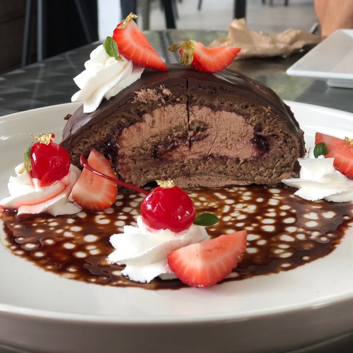 review photo of YOYU Pastel roll de selva negra shared by @sofiariverag on 19 Aug 2021 - review