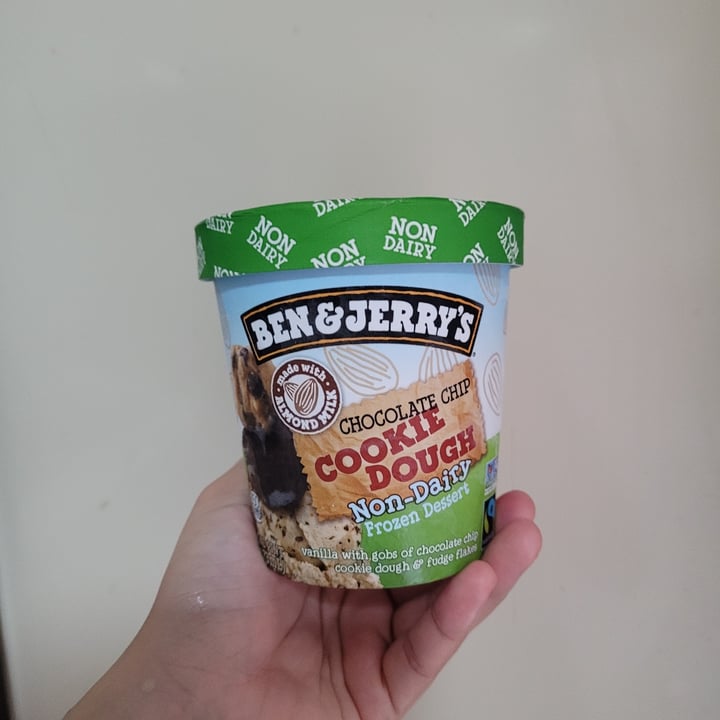 photo of Ben & Jerry's Chocolate Chip Cookie Dough Non-Dairy Frozen Dessert shared by @far3ana on  27 Jun 2021 - review