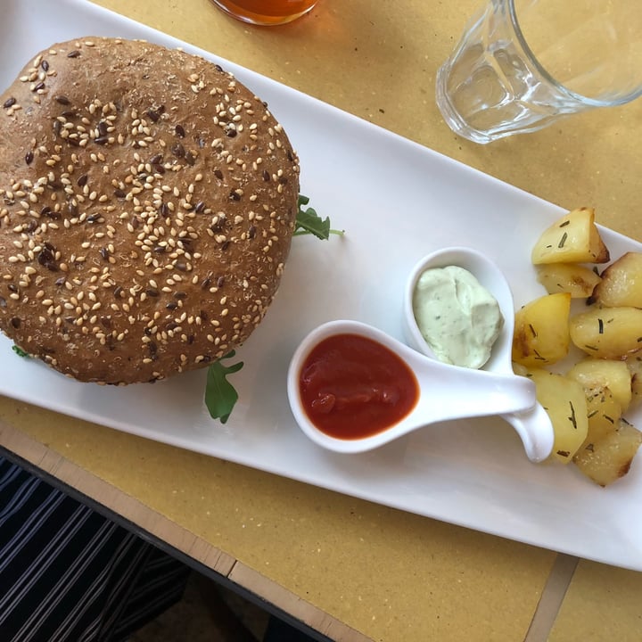 photo of Lo Fai Beyond Burger shared by @manuvegan on  21 May 2022 - review