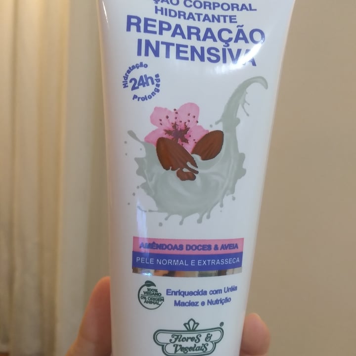 review photo of Flores & Vegetais Loção Corporal Hidratante Reparação Intesiva shared by @julianaalves on 12 May 2022 - review