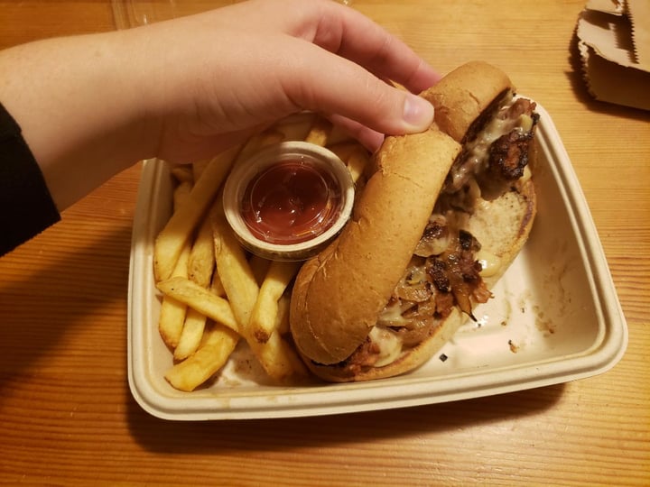 photo of Veggie Grill Beyond Burger 'Cheesesteak' Sandwich shared by @norcalvegan on  21 Sep 2019 - review