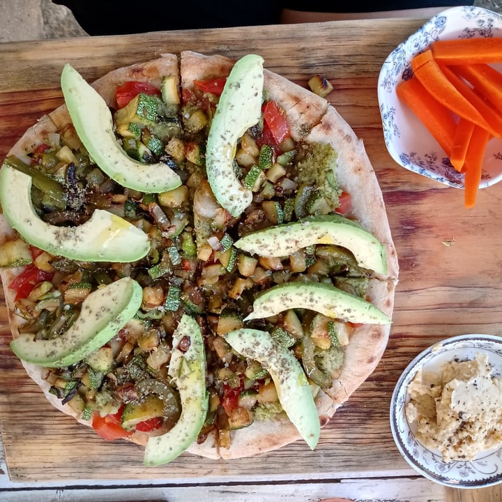 photo of Layla Vegan Pizza Pizza green machin shared by @taniaislas on  20 Jun 2021 - review
