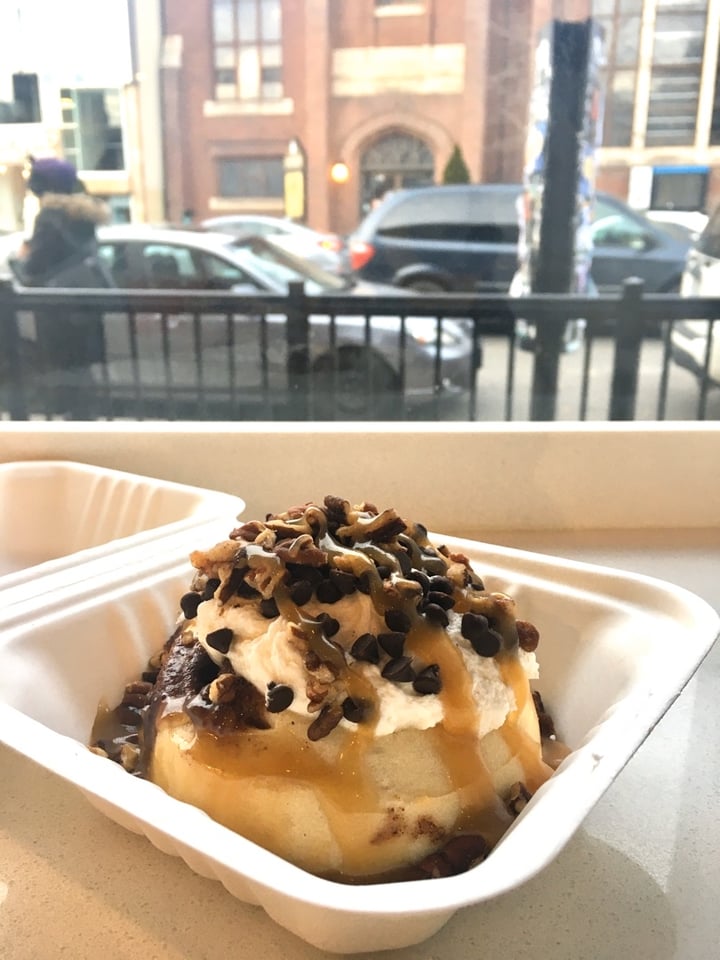 review photo of Cinnaholic Cinnamon Bun shared by @ala on 21 Feb 2020 - review