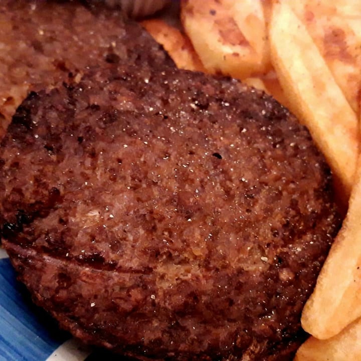 review photo of Linda McCartney's Vegetarian 1/4 LB Burgers shared by @govganjackson on 10 Apr 2021 - review