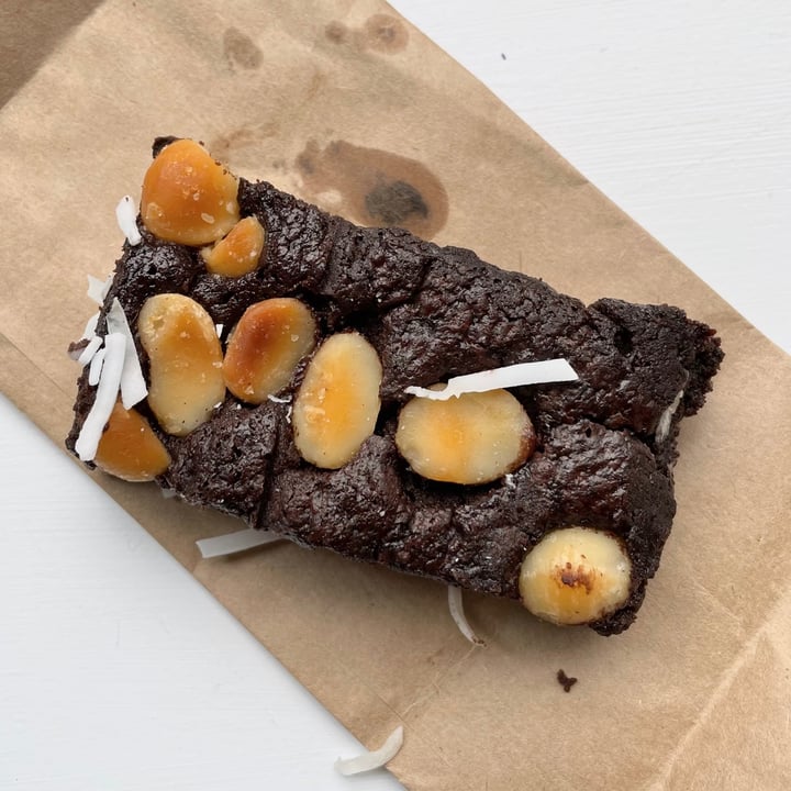 photo of Mon Chou Bondi Chocolate brownie shared by @callyjoart on  13 Feb 2021 - review